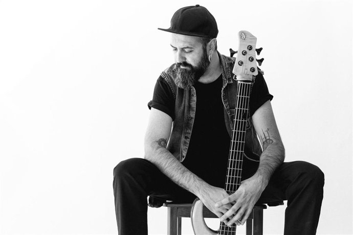 Archivo - El bajo eléctrico de Juanfe Pérez y su espectáculo 'Prohibido el toque' llegan al Festival Patrimonio Flamenco