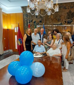 Homenaje a José Escobar Galeote con motivo de su 105 cumpleaños en el Ayuntamiento de Córdoba.