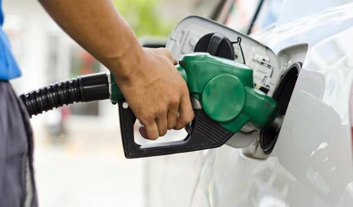 Archivo - Precio combustible, energía, carburantes, gasolina y gasoil