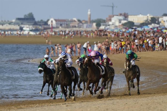 Carreras de caballos en la playa de Sanlúcar de Barrameda dentro del primer ciclo