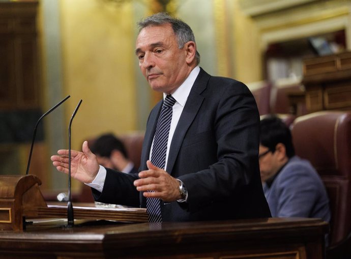 Archivo - Arxivo - El secretari general del PCE i portaveu parlamentari d'Esquerra Unida, Enrique Santiago,intervé durant una sessió plenria al Congrés dels Diputats, a 19 d'abril de 2023, a Madrid (Espanya).