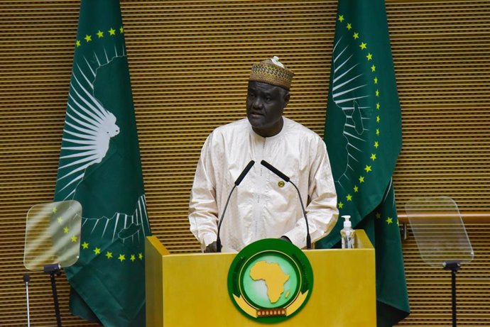 Archivo - ADDIS ABABA, Feb. 18, 2023  -- Chairperson of the African Union (AU) Commission Moussa Faki Mahamat addresses the 36th Ordinary Session of the AU Assembly in Addis Ababa, Ethiopia, Feb. 18, 2023. The 36th Ordinary Session of the AU Assembly ki