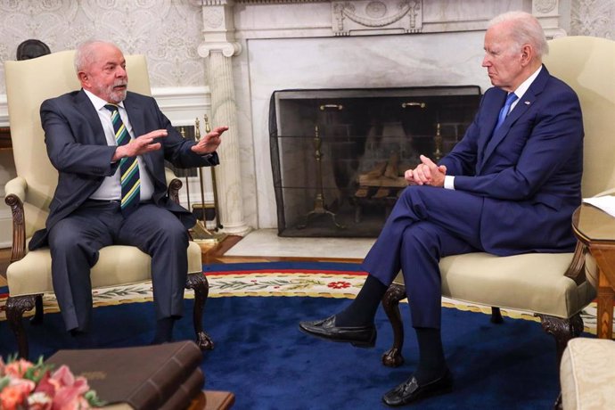 Archivo - Imagen de archivo de una reunión entre el presidente de Estados Unidos, Joe Biden (derecha) y su homólogo brasileño, Lula da Silva (izquierda)