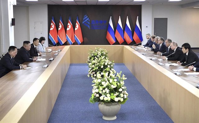 Archivo - Imagen de archivo de una reunión entre delegaciones de Rusia y Corea del Norte