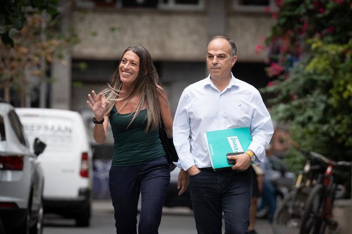 La candidata número 1 de Junts per Catalunya per Barcelona al Congrés dels Diputats, Míriam Nogueras, i el secretari general de Junts per Catalunya, Jordi Turull