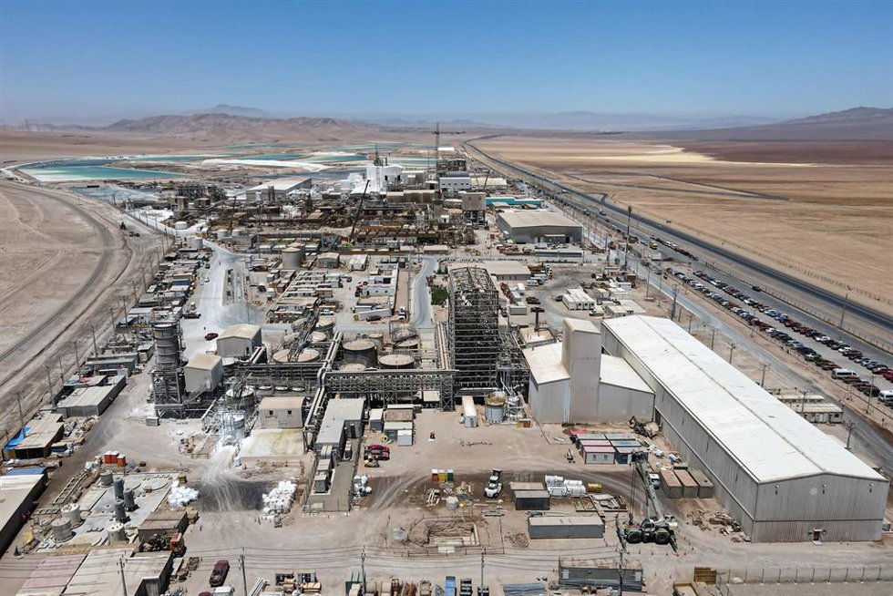 Archivo - Planta productora de litio de la compañía chilena SQM