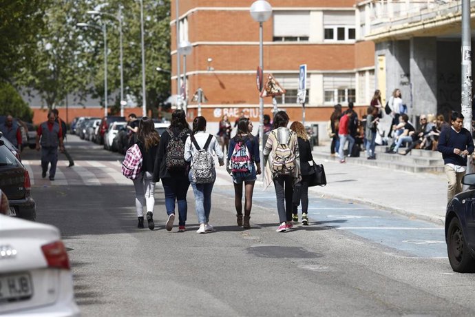 Archivo - Estudiantes universitarios