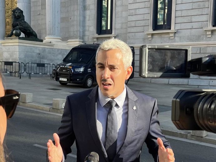 El secretario general del PSOE de Cantabria, Pablo Zuloaga, quien ha asistido al Pleno de Constitución del Congreso