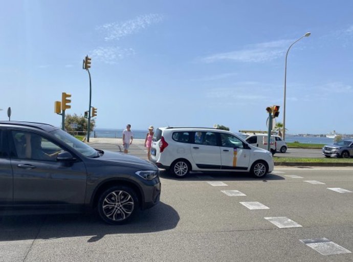 Cruce de peatones de la Avenida General Roca con la calle Manuel Azaña.