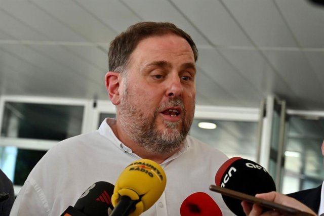 El presidente de ERC, Oriol Junqueras, en declaraciones a periodistas desde la Universitat Catalana d'Estiu