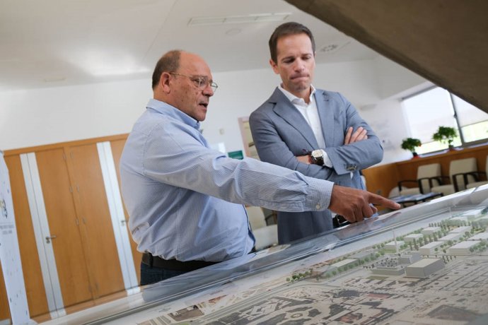 El director general de Universidades, Investigación e Innovación, Ricardo Cuevas, visita el Parque Científico.