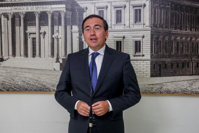 El ministro de Asuntos Exteriores, Unión Europea y Cooperación en funciones, José Manuel Albares, ofrece declaraciones tras presentar sus credenciales en el Congreso de los Diputados, a 14 de agosto de 2023, en Madrid (España). Tras la celebración de la