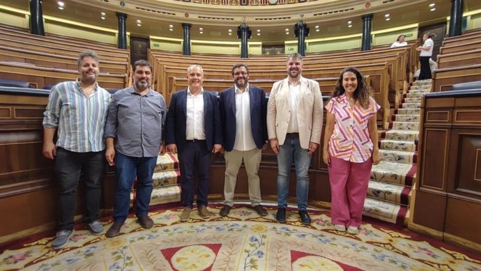 El diputado de Sumar MÉS, Vicen Vidal, junto con otros miembros del partido