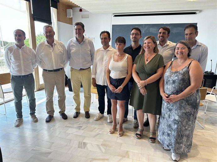 El conseller de Turismo, Cultura y Deportes, Jaume Bauz, junto con el presidente del Consell de Formentera, Lloren Córdoba,