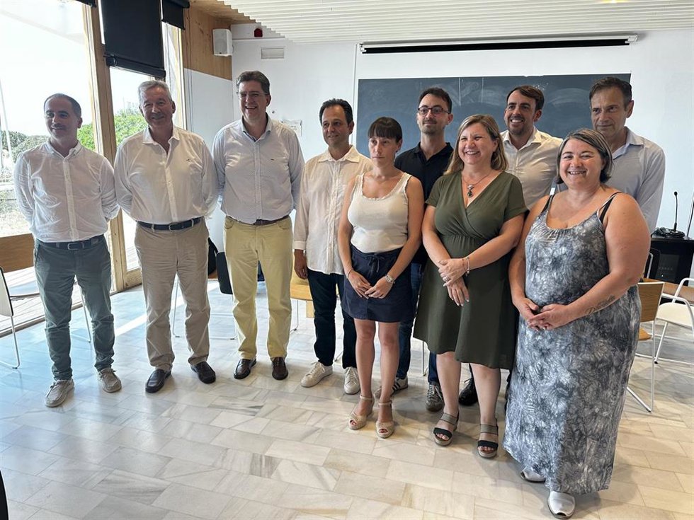 El conseller de Turismo, Cultura y Deportes, Jaume Bauz, junto con el presidente del Consell de Formentera, Lloren Córdoba,