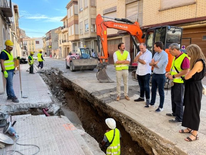 Visita las obras de mejora de la travesía de Cervera del Río Alhama