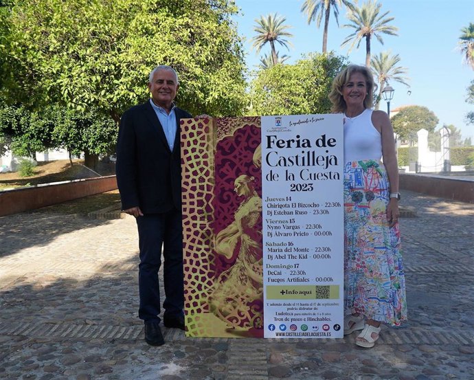 La alcaldesa y el delegado de Cultura, en la presentación del cartel de la Feria de Castilleja.