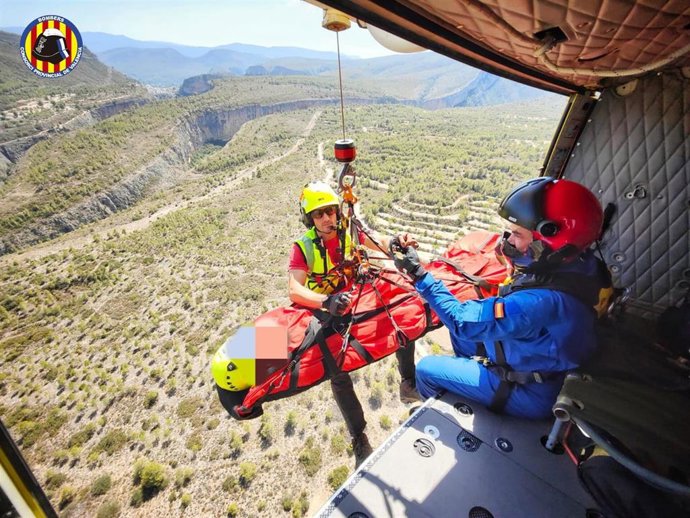 Un momento del rescate en Chulilla