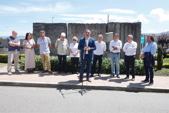 El conselleiro de Cultura, Educación, FP e Universidades, Román Rodríguez, participa en el homenaje a Alexandre Bóveda por el Día da Galiza Mártir, en Poio (Pontevedra).