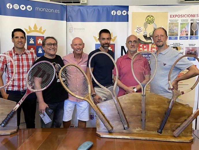 La Feria 'Replega' incluye una sección de coleccionismo de tenis.