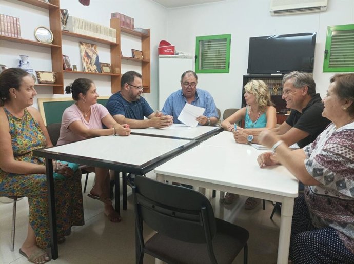 Reunión con responsables de la Asociación de Vecinos Puerta de Martos.