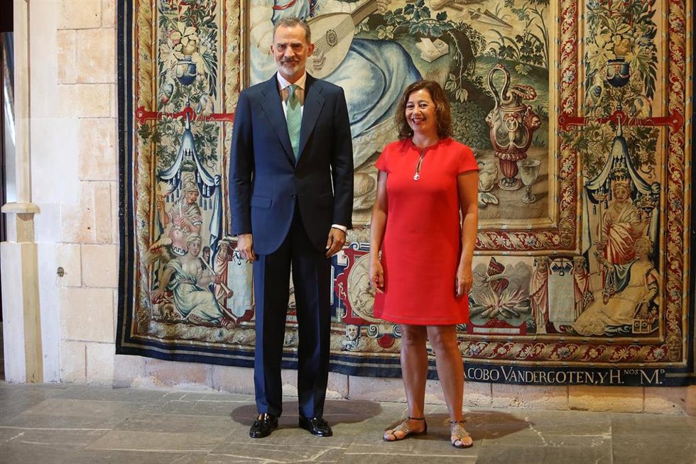 Archivo - El Rey Felipe VI y la presidenta del Congreso, Francina Armengol. 