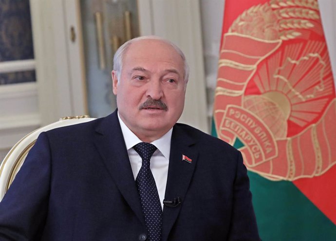 Archivo - MINSK, Feb. 27, 2023  -- Belarusian President Alexander Lukashenko speaks during an exclusive interview with Xinhua ahead of his visit to China in Minsk, Belarus, Feb. 23, 2023. TO GO WITH "Interview: 'I have the warmest, kindest memories from