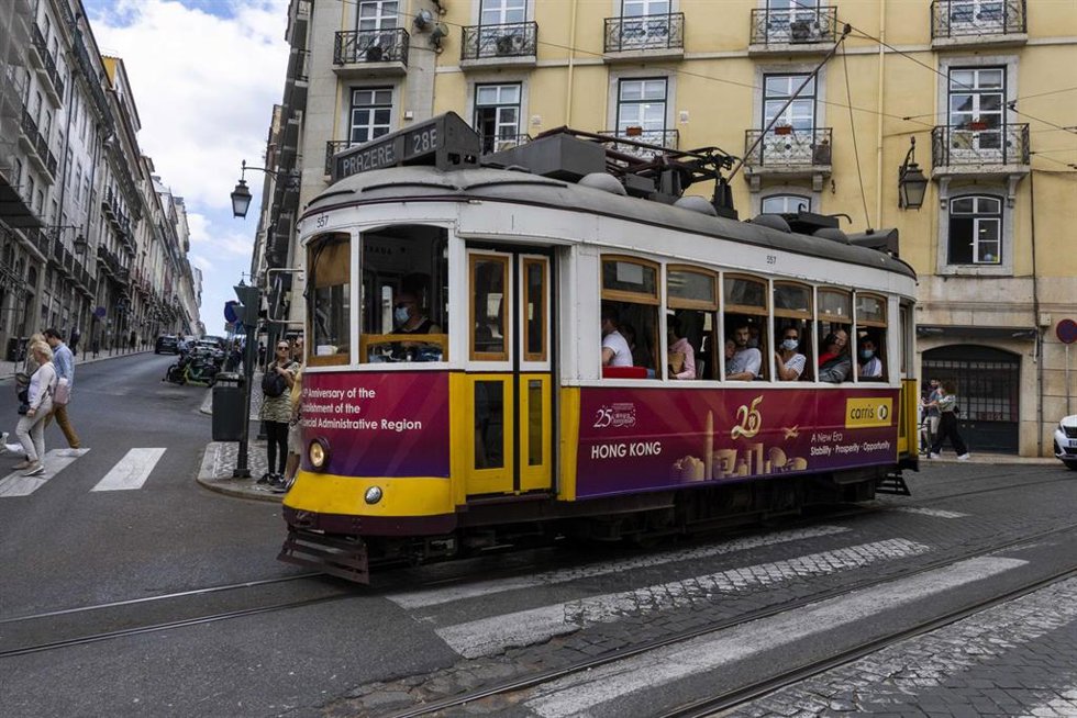 Archivo - Imagen de archivo de un tranvía en Lisboa (Portugal)