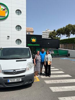 Entrega de la furgoneta por parte de Mercadona a la Fundación Barceló