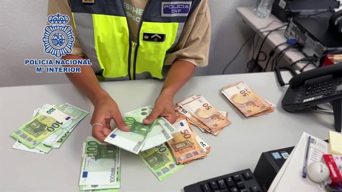 Rdo. Nota De Prensa: "La Policía Nacional Ha Detenido A Un Varón Por Estafar A Otra Persona En La Compra De Tres Relojes De Alta Gama Valorados En 135.000 Euros"