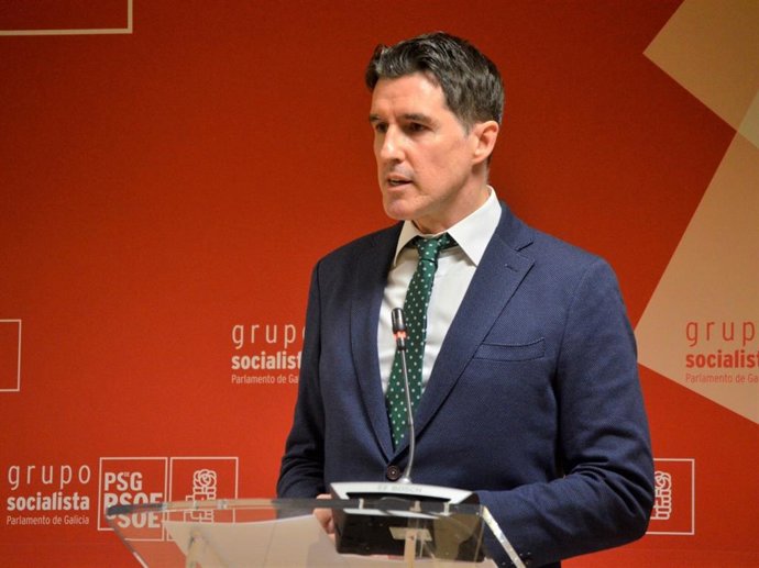 Archivo - El diputado autonómico del PSdeG Pablo Arangüena en rueda de prensa