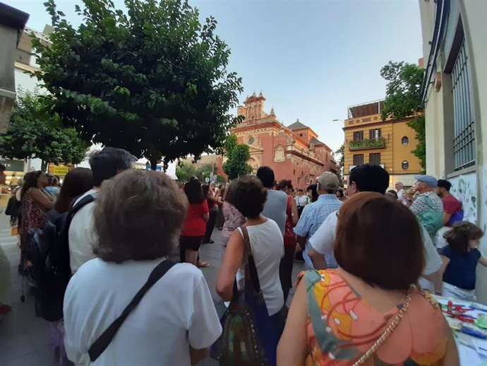 Concentración en Sevilla por el primer aniversario de la polémica tala del ficus centenario de San Jacinto