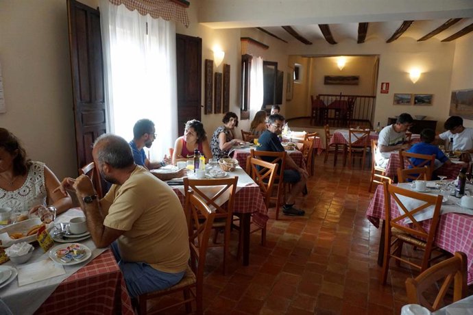 La Universidad de Granada y la Fundación Santa María de Albarracín celebran una década de colaboración.
