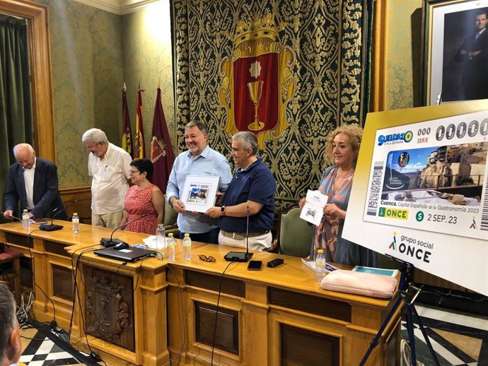 Presentación del Cupón de la ONCE dedicado a Carretería y en la Semana Santa de 2024 otro al Grupo Turbas.