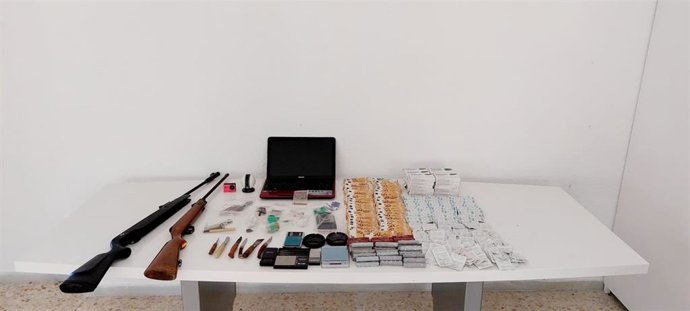 Detenido un padre y su hijo al desmantelar dos puntos de venta de droga muy activos en Espera