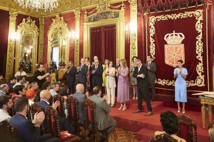 Foto de familia de los nuevos consejeros del Gobierno de Navarra durante el acto de su toma de posesión, a 18 de agosto de 2023, en Pamplona, Navarra (España). El nuevo Gobierno navarro estará conformado por 13 consejeros, ocho correspondientes al PSN, 