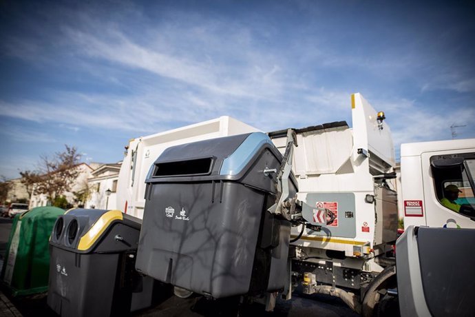 Archivo - Alcalá.- Los vecinos reciclaron un 11,9% más de papel-cartón y envases en 2020 