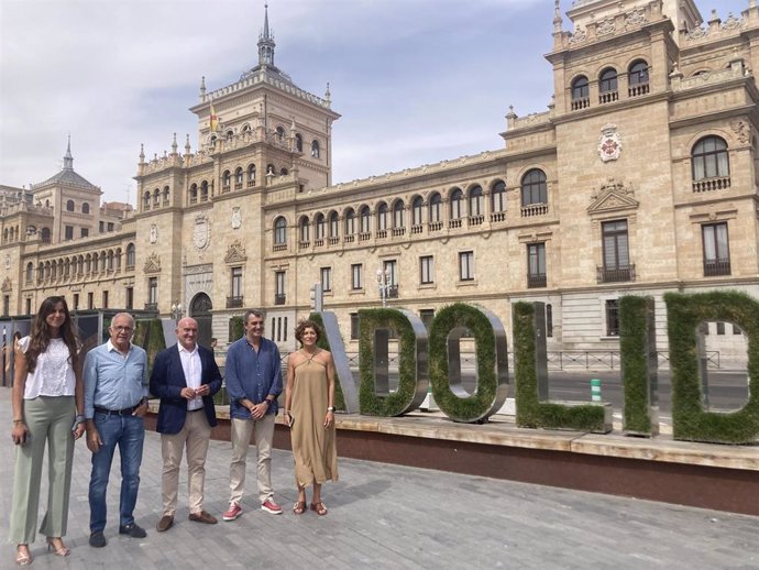 Blanca Jiménez (i), José Luis López Cerrón, Jesús Julio Carnero, Javier Guillén y Mayte Martínez.