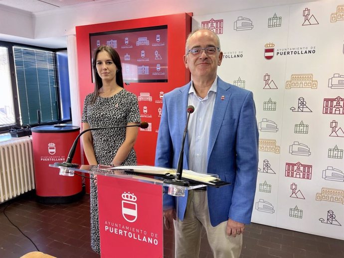 El primer teniente de alcalde de Puertollano, José Antonio Barba, y la concejal de Medio Ambiente, Coral Rodríguez, en rueda de prensa.