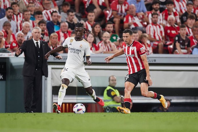 El centrocampista francés Eduardo Camavinga (Real Madrid CF), ante el Athletic Club en LaLiga EA Sports 2023-2024.  