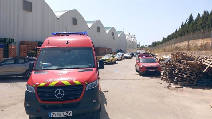 Camiones de Bomberos de Mallorca en Terracor tras el aviso de accidente. Archivo.