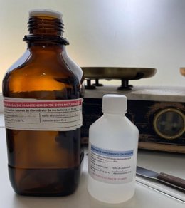 Archivo - Frasco dispensado en el marco de un programa de mantenimiento con metadona, en imagen de archivo