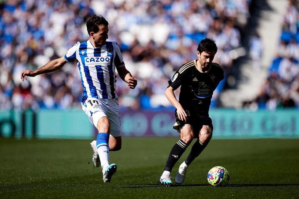 Archivo - Luca de la Torre y Mikel Oyarzabal en un Real Sociedad-Celta de la pasada temporada