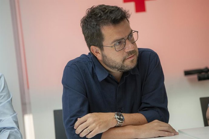 El president de la Generalitat, Pere Aragons, visita la seu de Creu Vermella a Sabadell, a 19 d'agost de 2023