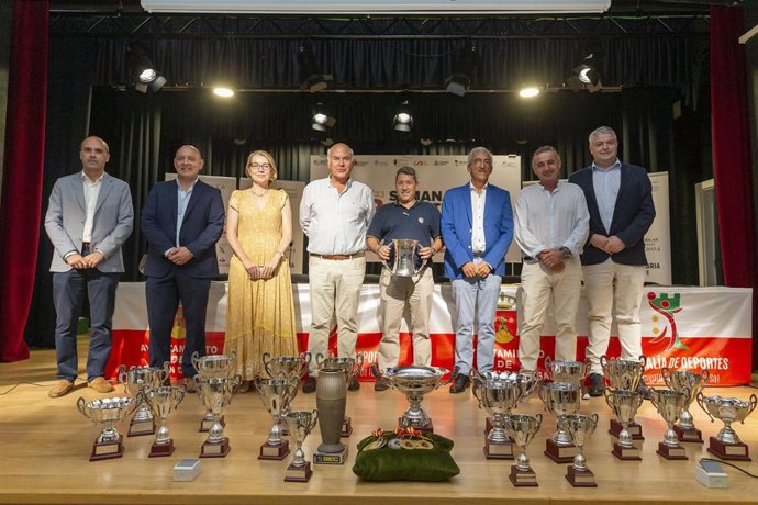 Los consejeros de Cultura, Turismo y Deporte, Eva Guillermina Fernández, y de Economía, Hacienda y Fondos Europeos, Luis Ángel Agüeros, presentan la Semana Bolística