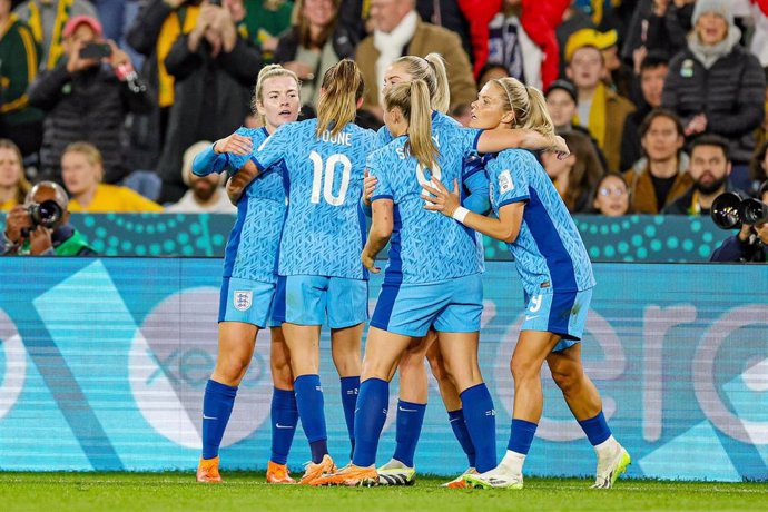 La selección inglesa celebra un tanto en la semifinal del Mundial ante Australia.