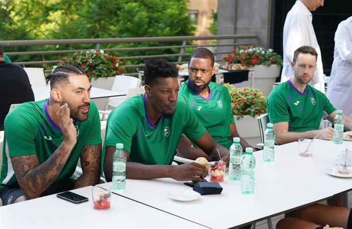 Desayuno de pretemporada del Unicaja en el Hospital Quirónsalud Málaga.