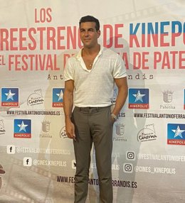 Mario Casas posa antes del preestreno de 'Mi soledad tiene alas' en el Festival de Cine Antonio Ferrandis