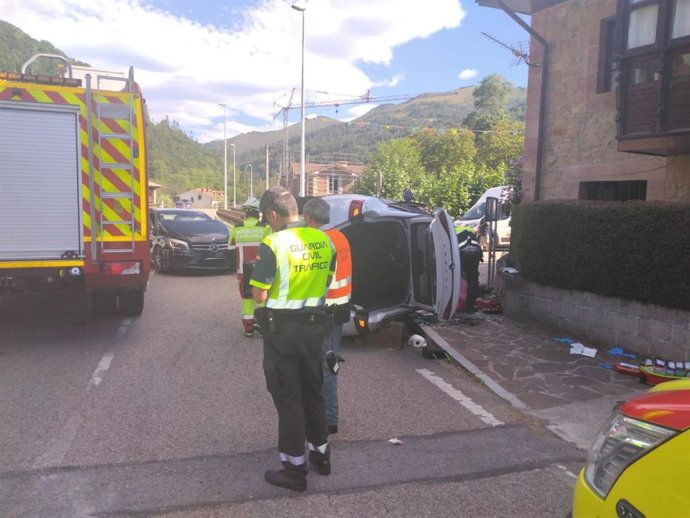 Accidente entre dos coches en Cosío (Rionansa)