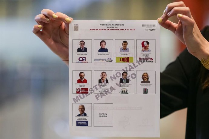 BOGOTÁ, 18 de agosto de 2023.- Se realizó el sorteo de posición de agrupaciones políticas en la tarjeta electoral para las elecciones territoriales 2023. (Colprensa- John Paz)